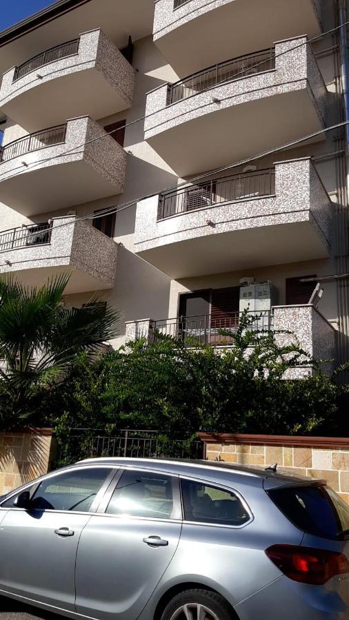 La Casa Dei Due Mari - Large Apartment With Parking Taranto Dış mekan fotoğraf