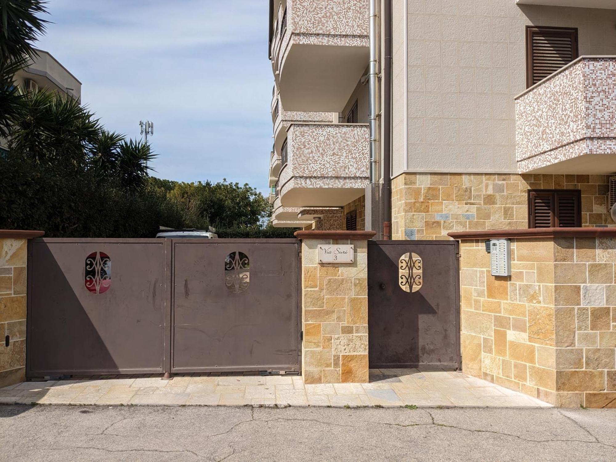 La Casa Dei Due Mari - Large Apartment With Parking Taranto Dış mekan fotoğraf